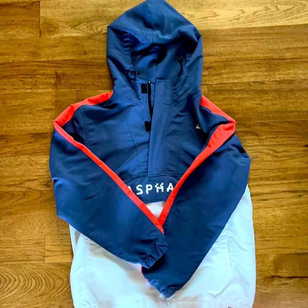 Asphalt windbreaker